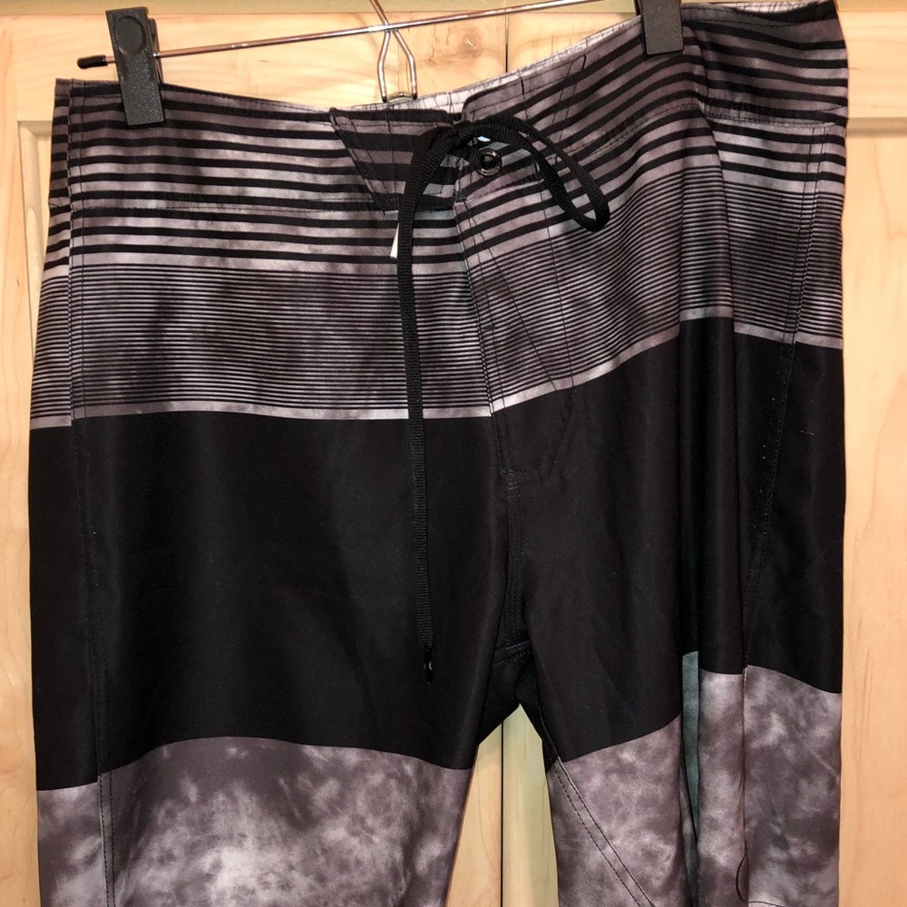 Volcom Inc. Board Shorts/Swim Trunks -33 Waist